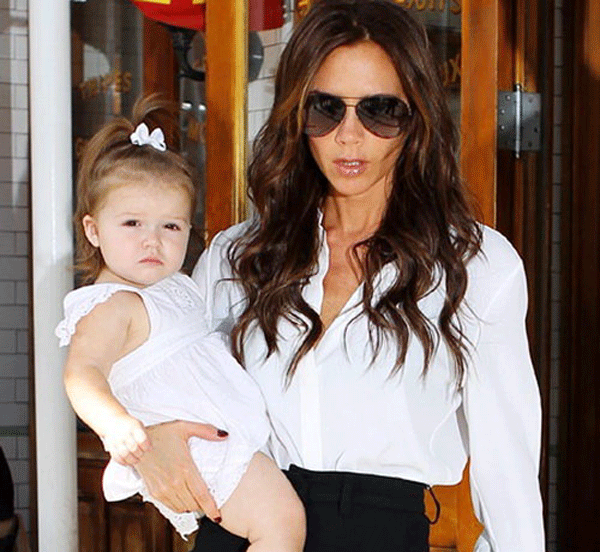 Victoria Beckham luce a su hija en la semana de moda de NY