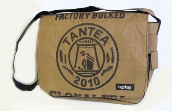 Bolsos y mochilas hechos con bolsas de té recicladas