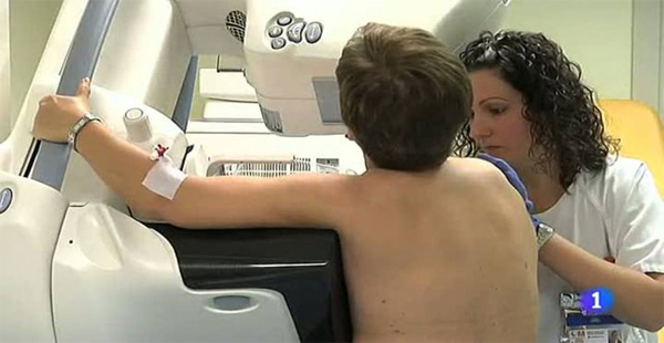El programa de detección precoz de cáncer de mama se paraliza en Madrid