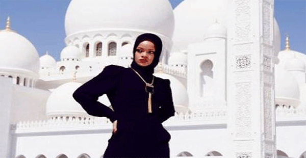 Rihanna es expulsada de la mezquita de Shaikh Zayed, en Abu Dabhi