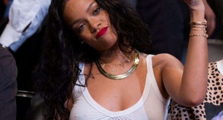 Rihanna quiere montar polémica en Twitter