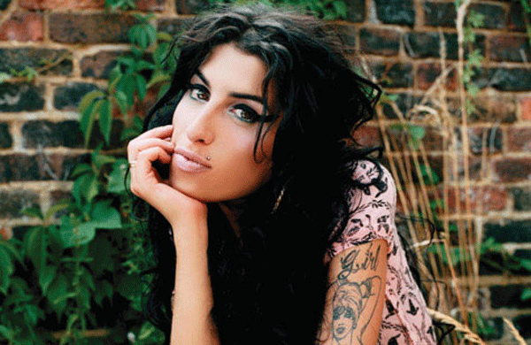 Amy Winehouse tendrá escultura en el mercado londinense de Candem