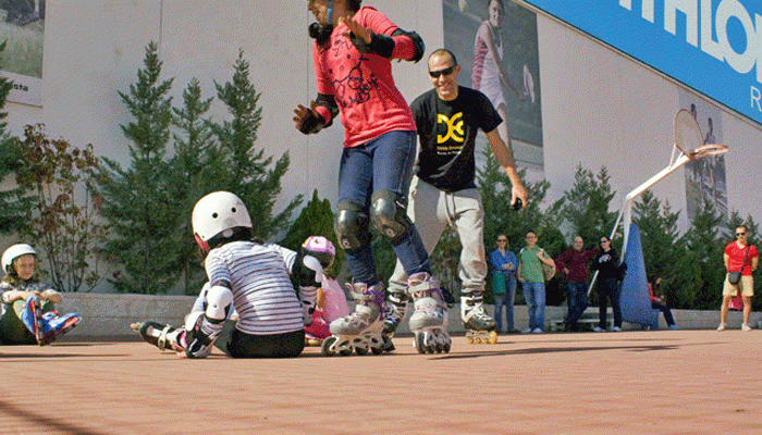 Los clientes de Decathlon se suben a los patines gracias a Doble Empuje